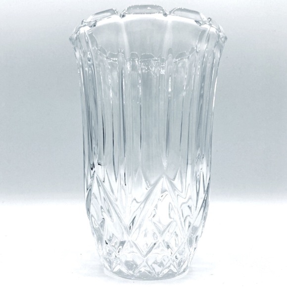 Very Pretty Crystal Vase, Excellent‎ Condition. - Picture 2 of 9